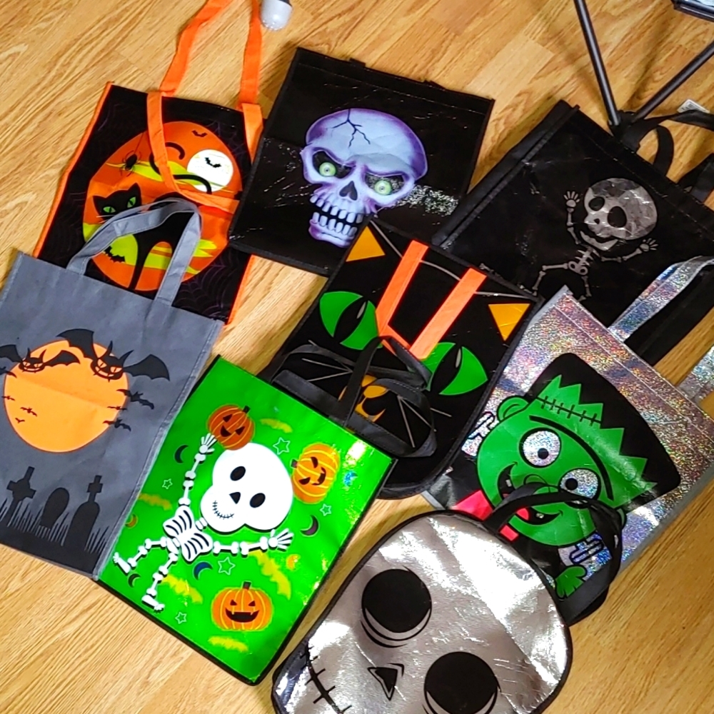 8 kids trick or treat bags